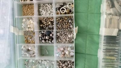 lots of gems and stones to make jewelry - Thumbnail 6