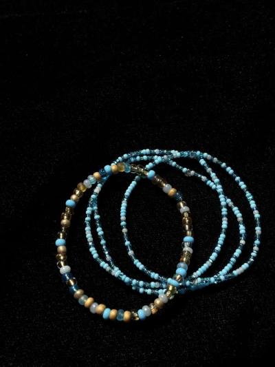 Set of 4 elastic blue and gold beaded bracelets - Thumbnail 2