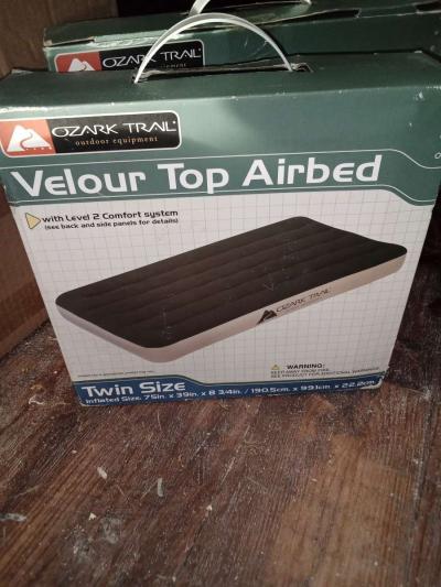 two air mattresses with air pump - Thumbnail 2