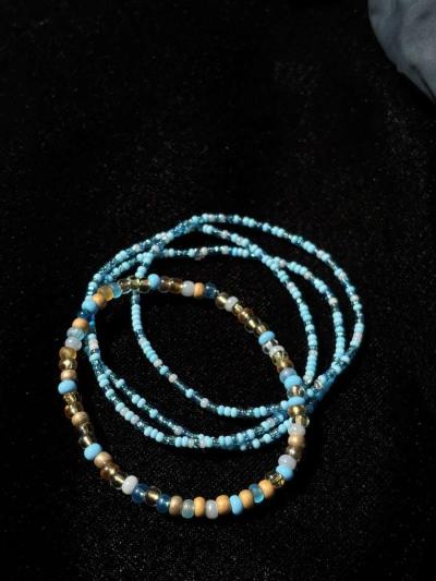Set of 4 elastic blue and gold beaded bracelets - Tehachapi, California