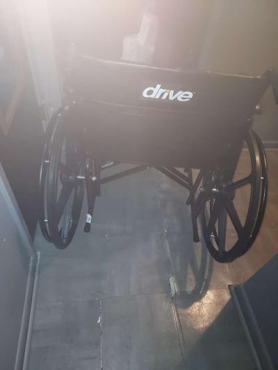Extra large wheelchair - Thumbnail 3