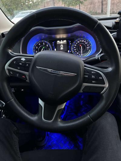 2015 Chrysler 200 - Thumbnail 2