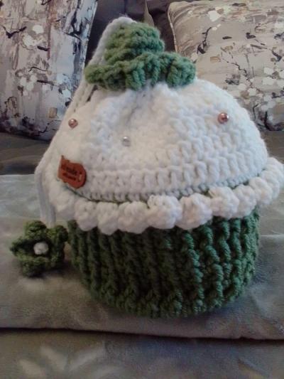Crocheted green tea cupcake pouch - Thumbnail 3