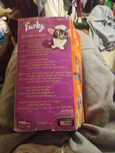 Furby 1998 never been used still in box never played with - Thumbnail 3