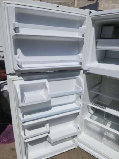 WHIRLPOOL 18CUFT FRIDGE - Thumbnail 3