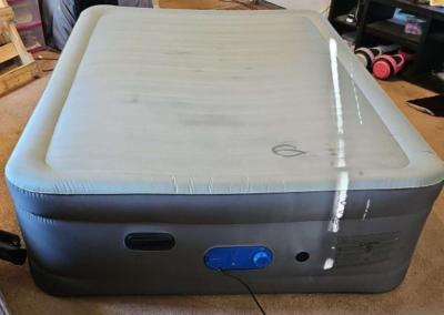 AlwayzAire 20 Queen AirMattress with Builtin Pump - Thumbnail 4