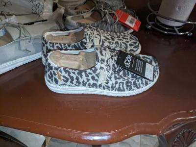 HEY DUDES - Thumbnail 5