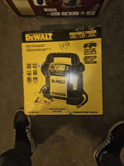 Dewalt portable power jump start with accessories - Thumbnail 3