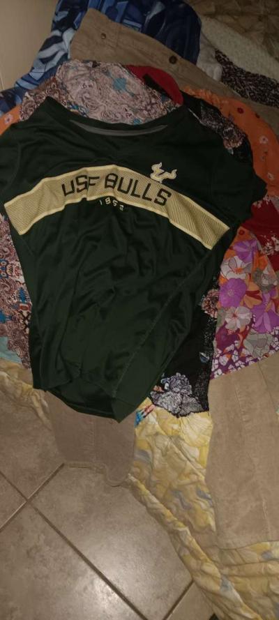 Womans large shirts 2 dollars each - Thumbnail 6