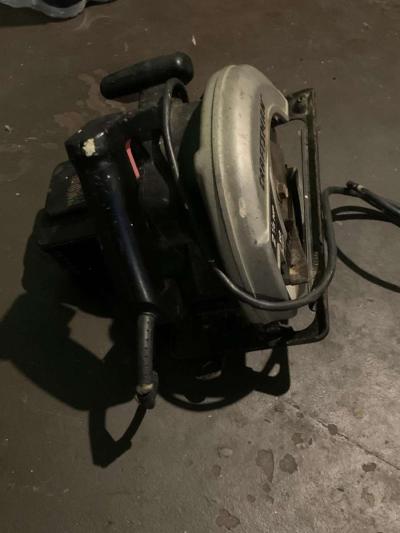 Craftsman circular saw  7 and 1 4th 120v - Thumbnail 3