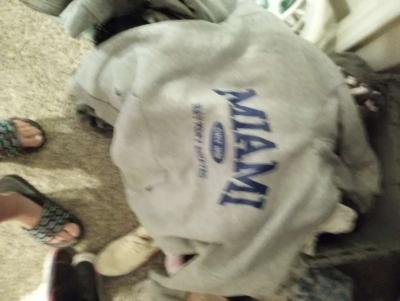 bucket full of gently worn clothing items size med to lrg - Thumbnail 2