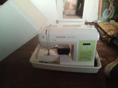 singer sew mate with vintage 3 tier sewing box - Thumbnail 2