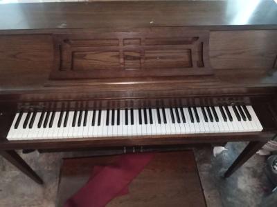 Yamaha Upright Piano - Thumbnail 2