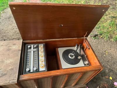 Antique 1942 Victoria Console Record Player - Thumbnail 2