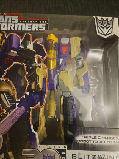 Transformers Generations Blitzwing - Thumbnail 5