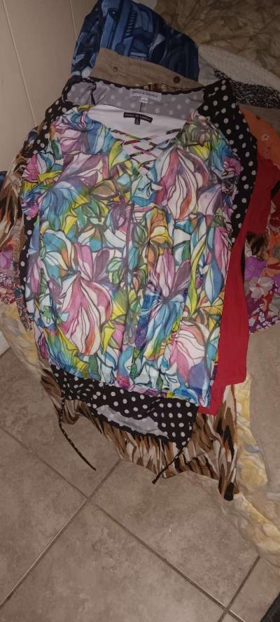 Womans large shirts 2 dollars each - Thumbnail 2