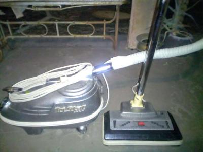 TriStar DXL vacuum from 70s - Desert Hot Springs, California