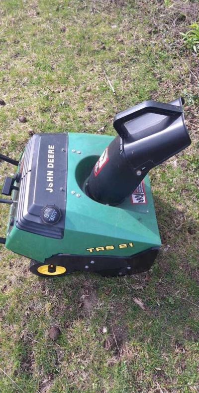 johndeere snow blower - Thumbnail 2