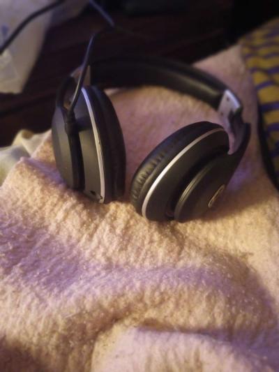 Incredible one headphones by Nick cannon - Thumbnail 2