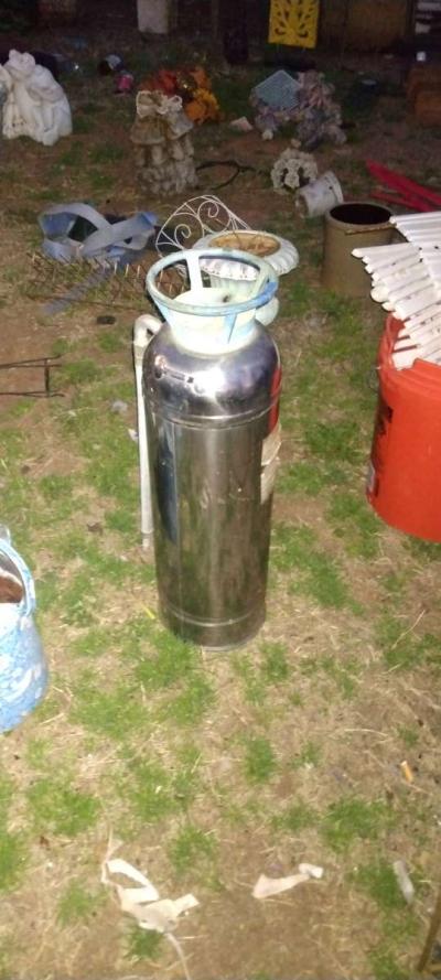 vintage old fire extinguisher - Thumbnail 2