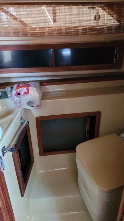 Sea Ray sundance 1986 cabin very clean - Thumbnail 2