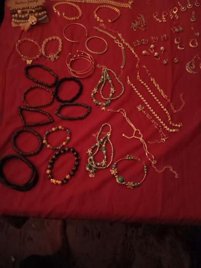 Lot of Costume Jewelry Assorted Fashion Jewelry - Thumbnail 2