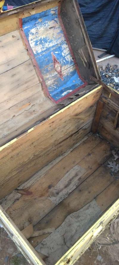 vintage old trunk - Thumbnail 5