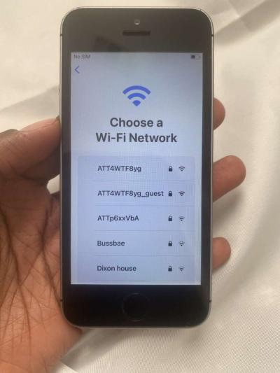 iPhone SE 64GB with iPad Air - Thumbnail 2