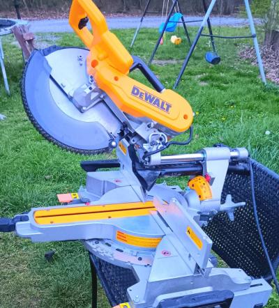 dewalt Double Bevel sliding compound miter saw - Thumbnail 2