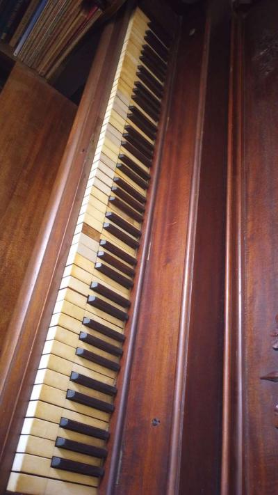 old piano - Thumbnail 5