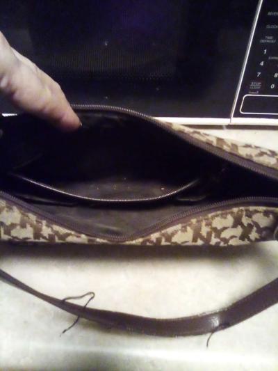 a womans purse - Thumbnail 4