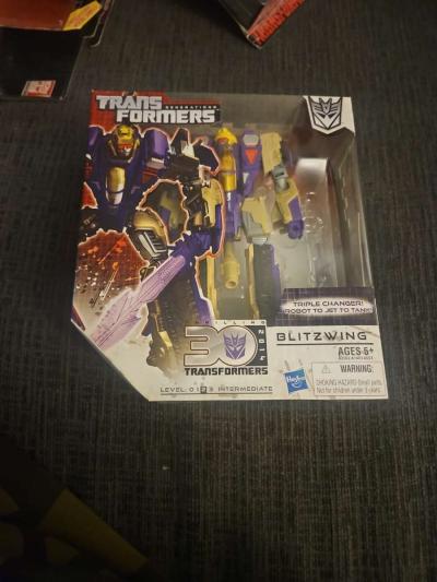 Transformers Generations Blitzwing - Thumbnail 2