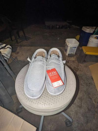 HEY DUDES - Thumbnail 2