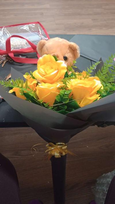 ramo rosas artificiales - Thumbnail 2