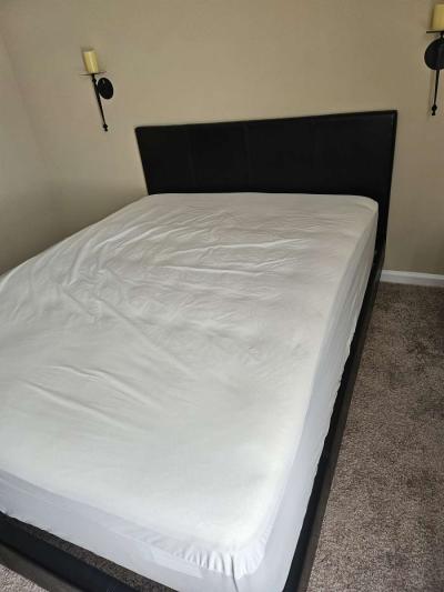 Queen size bed - Raleigh, North Carolina