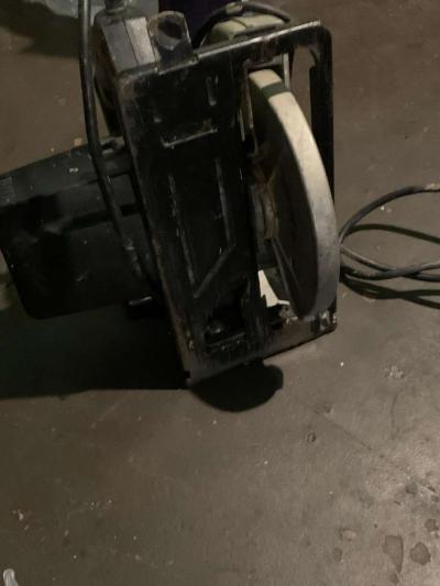 Craftsman circular saw  7 and 1 4th 120v - Thumbnail 2