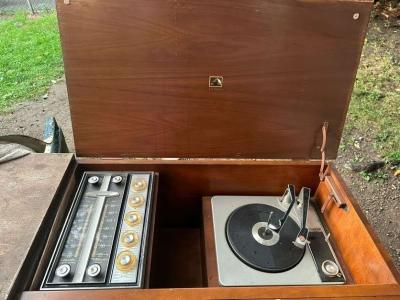 Antique 1942 Victoria Console Record Player - Thumbnail 4