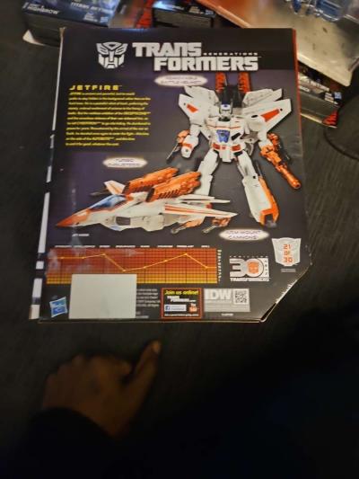 Transformers Generations Jetfire - Thumbnail 4