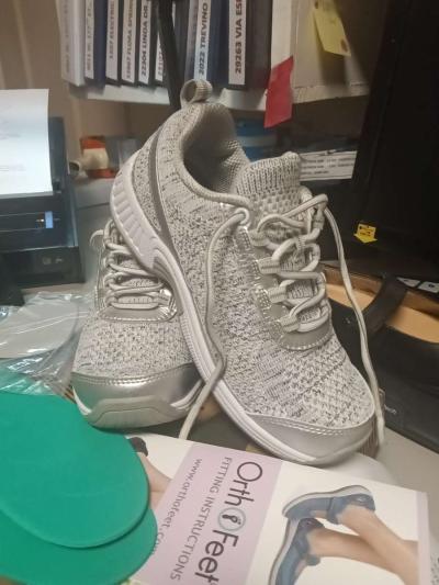 Ortho feet womens size 5 and a half extra wide - Thumbnail 2