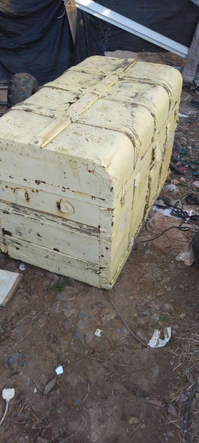 vintage old trunk - Thumbnail 3