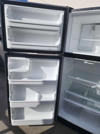 FRIGIDAIRE STAINLESS STEEL FRIDGE - Thumbnail 3