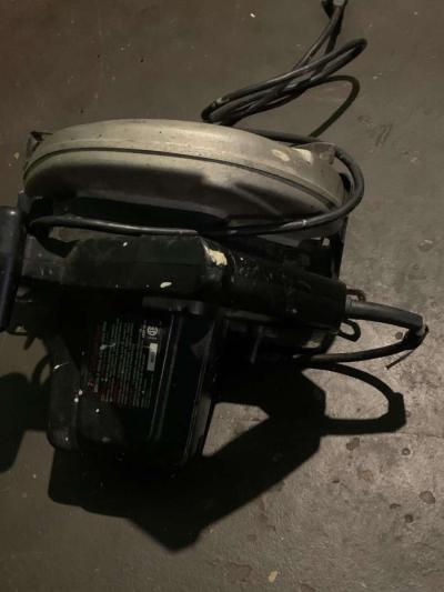 Craftsman circular saw  7 and 1 4th 120v - Thumbnail 4