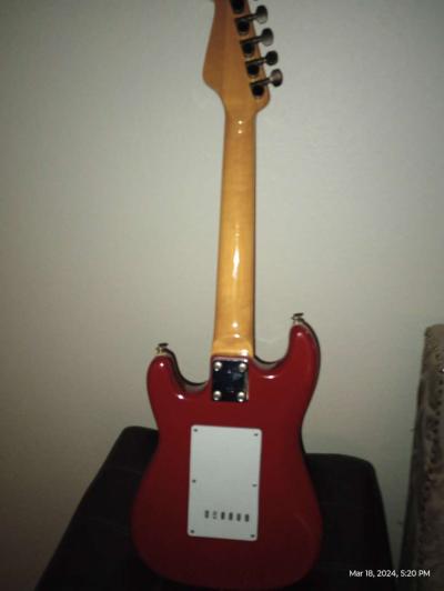 una guitarra - Thumbnail 3