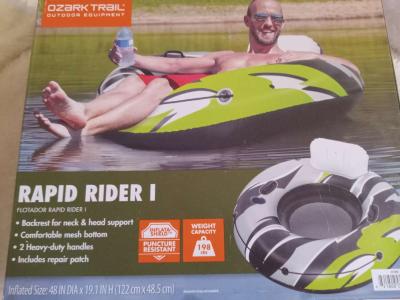 NIB INTERTUBE WITH NWT BEACHTOWEL - Thumbnail 3