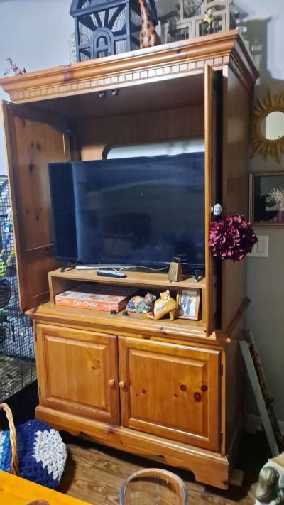 Cabinet with TV Cabinet is 76x42 - Thumbnail 3