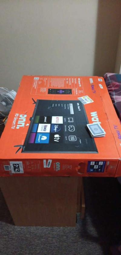 ONN Roku TV 32 inch - Thumbnail 2