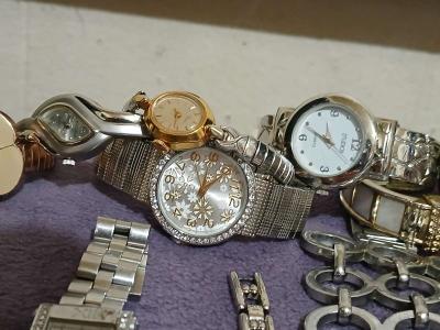 over 110 watches - Thumbnail 3
