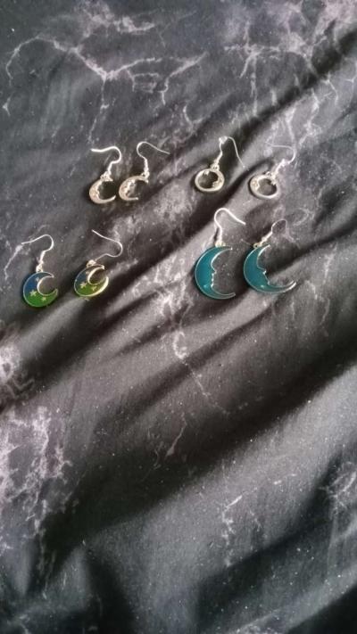 Moon themed earrings - Thumbnail 4