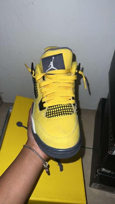 Jordan 4s lighting thunders - Thumbnail 2