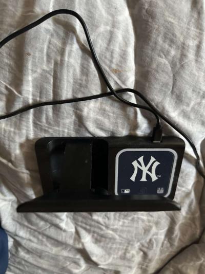 New York Yankeees wireless charger - Thumbnail 2